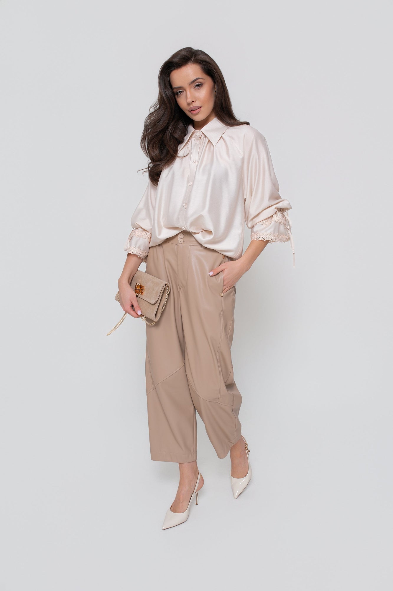 Chemise femme à manches raglan ornées de dentelle
