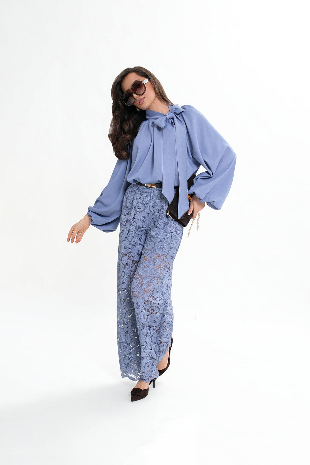 Blouse pour femme avec un nœud et un décolleté froncé