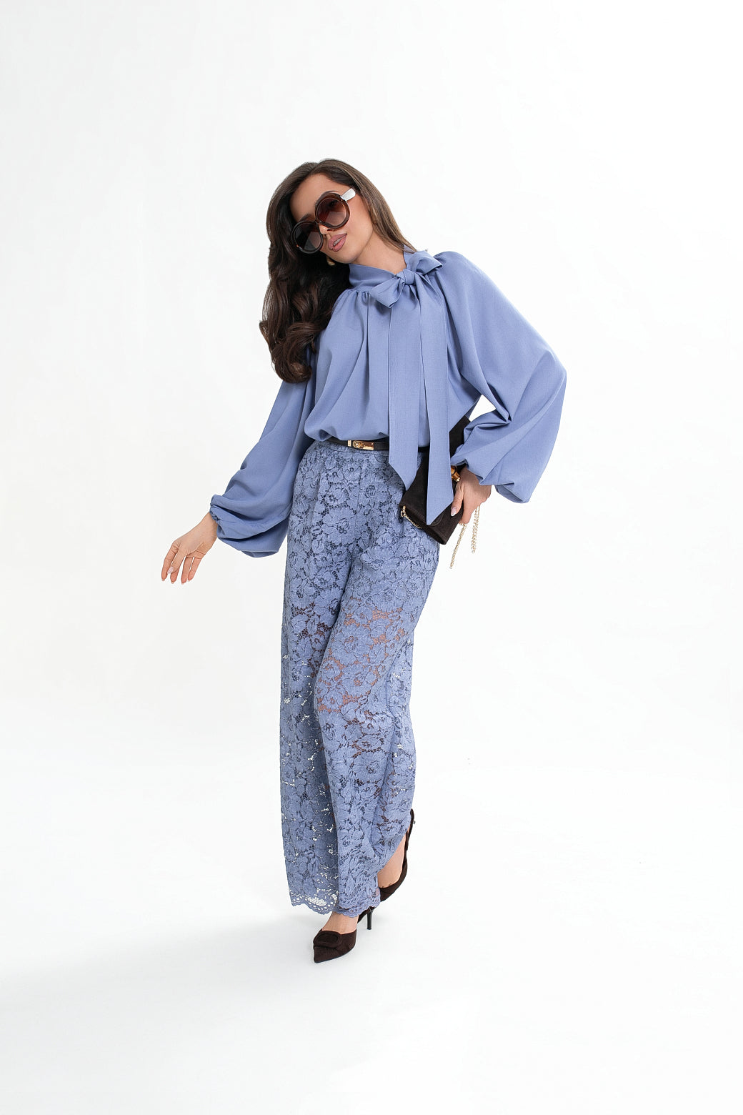 Blouse pour femme avec un nœud et un décolleté froncé