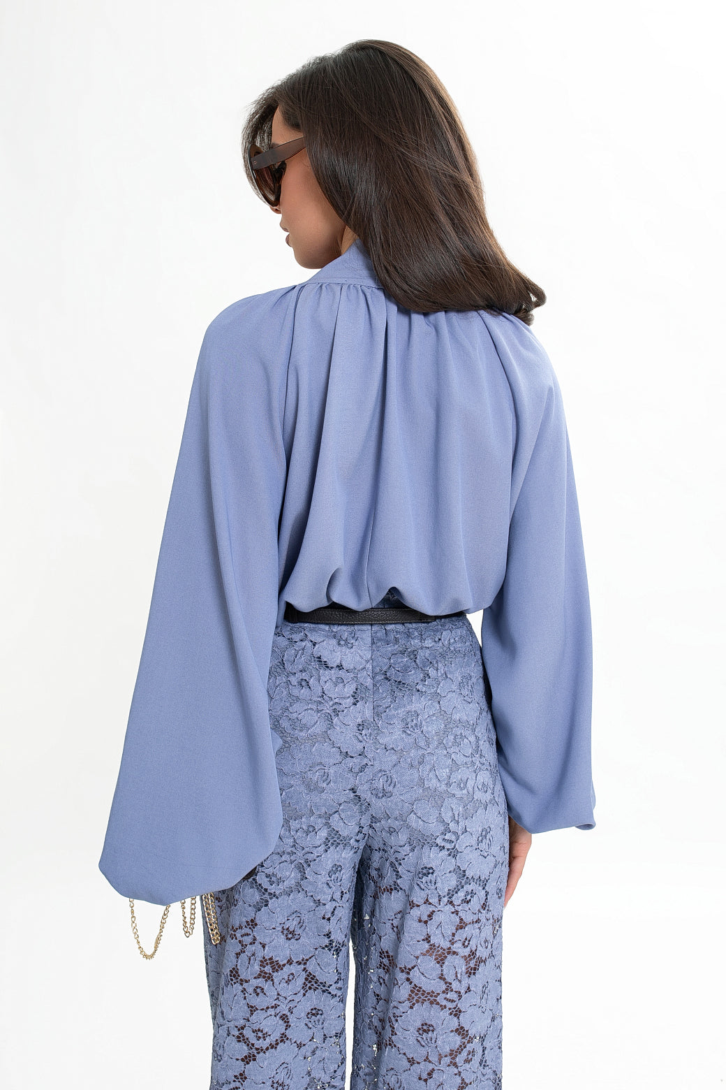 Blouse pour femme avec un nœud et un décolleté froncé