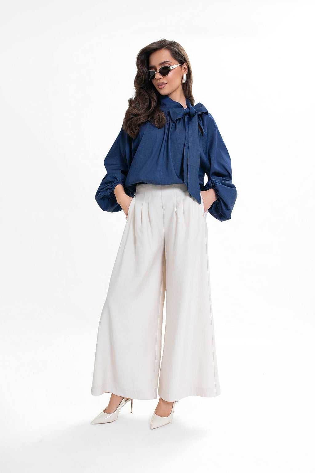 Blouse pour femme avec un nœud et un décolleté froncé