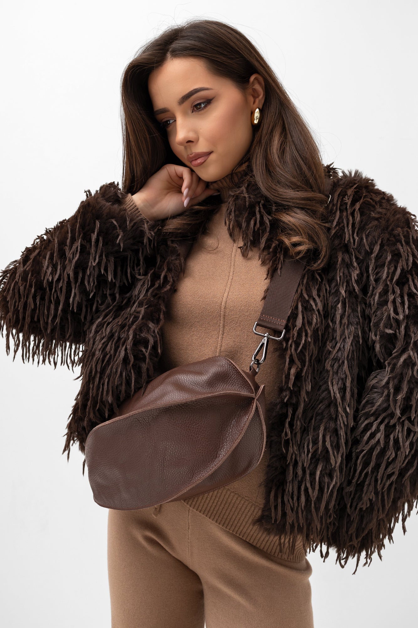Veste style fourrure à effet plumes - Bastet par Agnieszka Włodarczyk