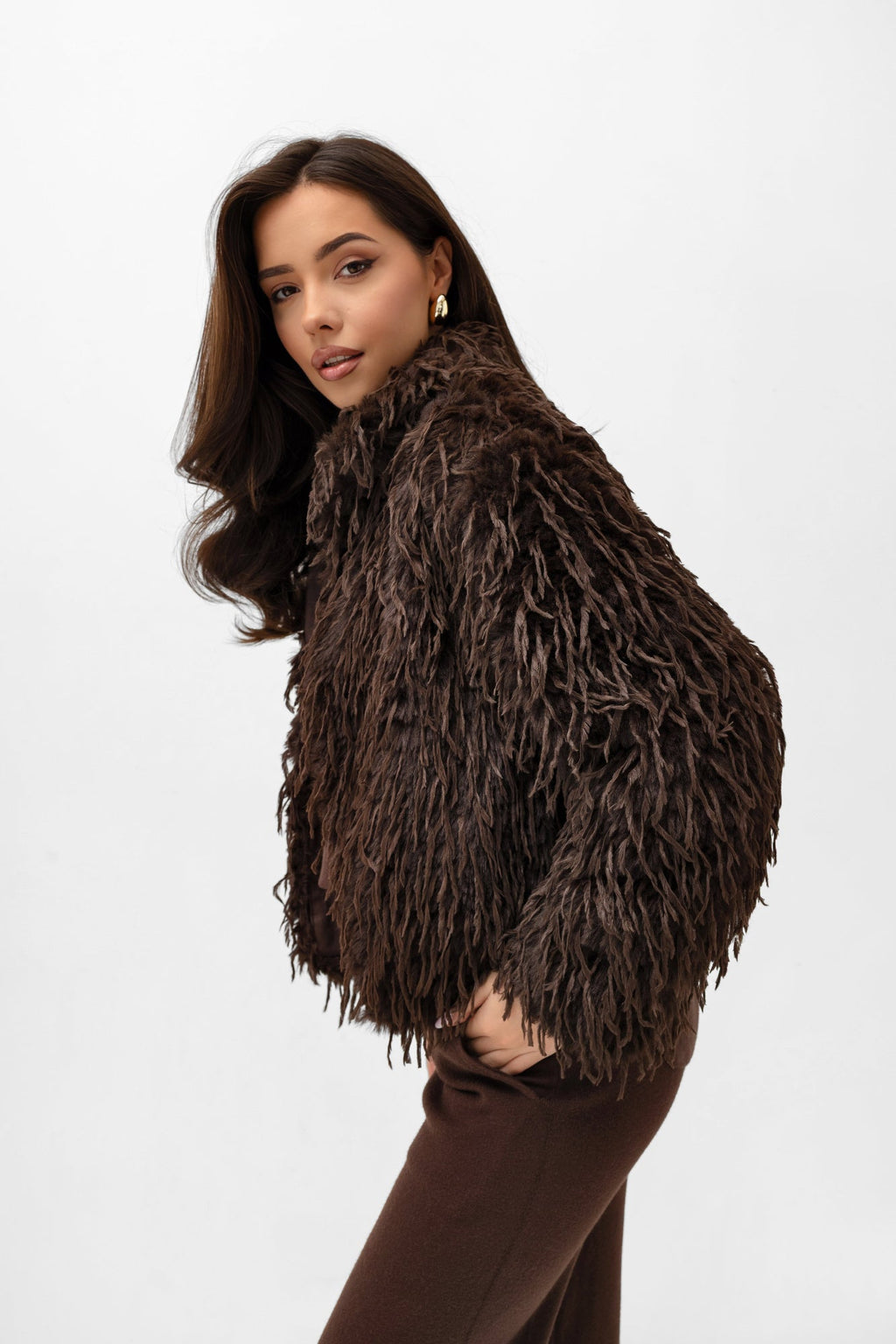 Veste style fourrure à effet plumes - Bastet par Agnieszka Włodarczyk