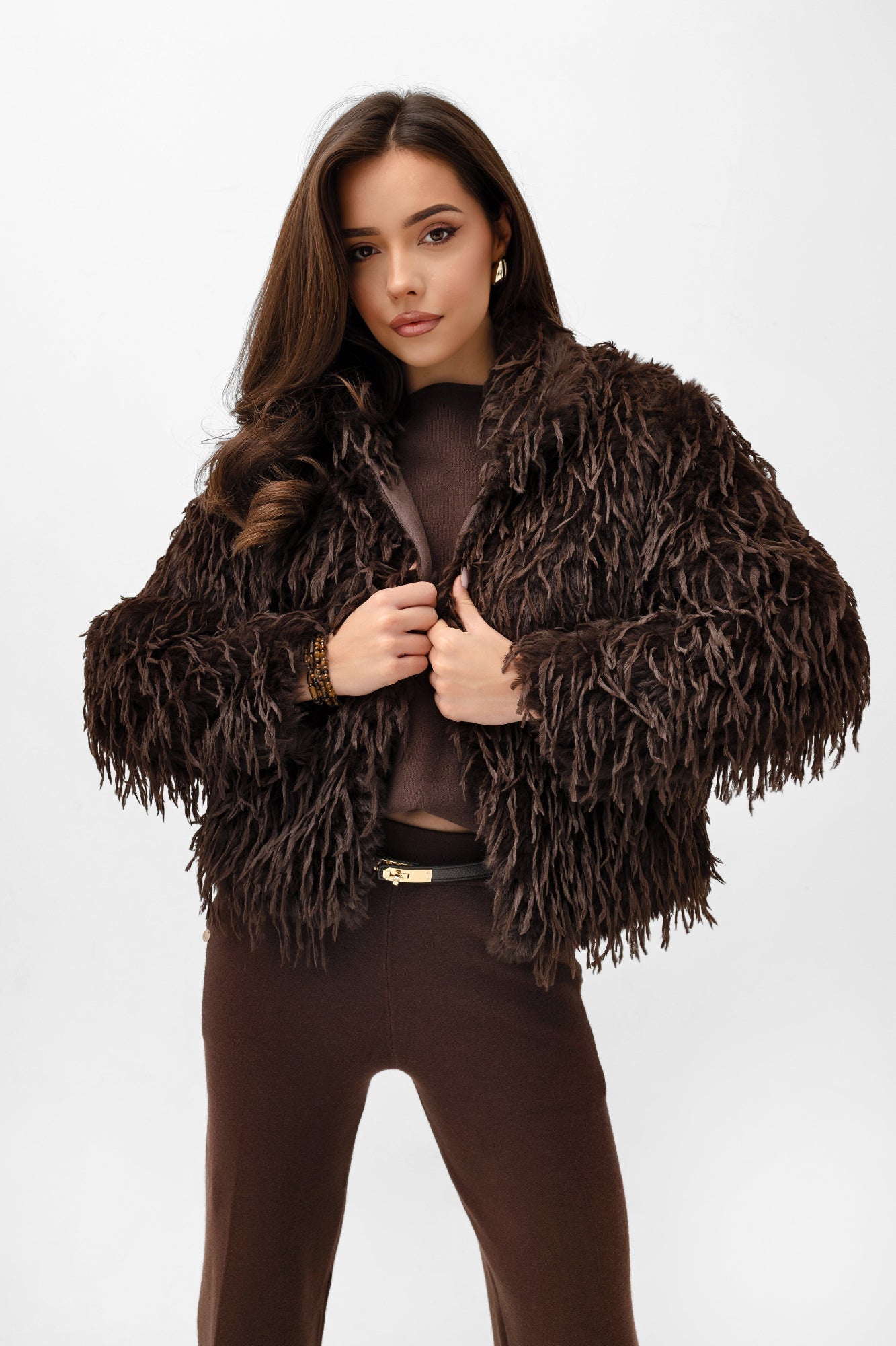 Veste style fourrure à effet plumes - Bastet par Agnieszka Włodarczyk