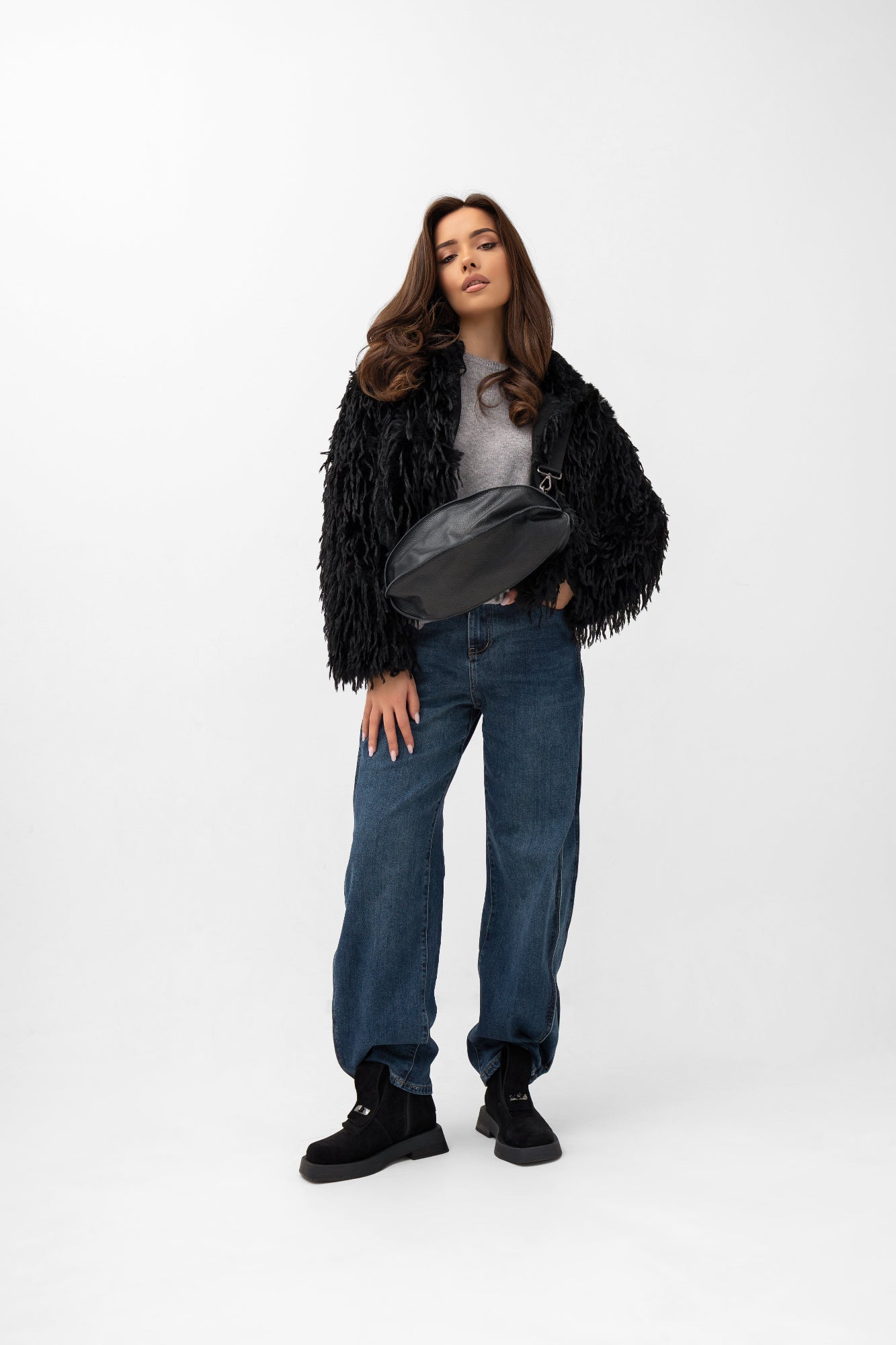 Veste style fourrure à effet plumes - Bastet par Agnieszka Włodarczyk