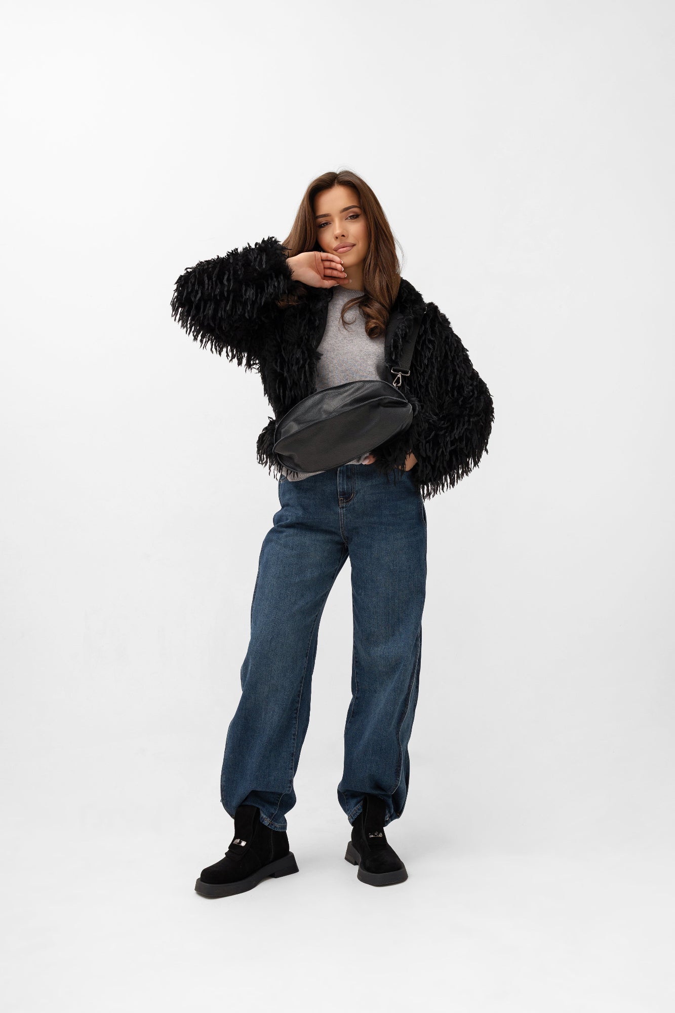 Veste style fourrure à effet plumes - Bastet par Agnieszka Włodarczyk
