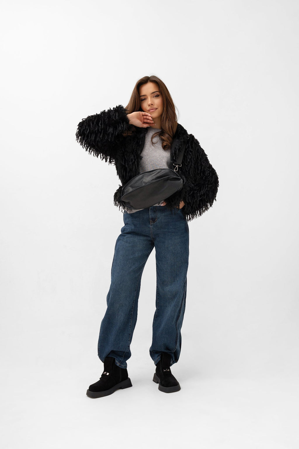 Veste style fourrure à effet plumes - Bastet par Agnieszka Włodarczyk