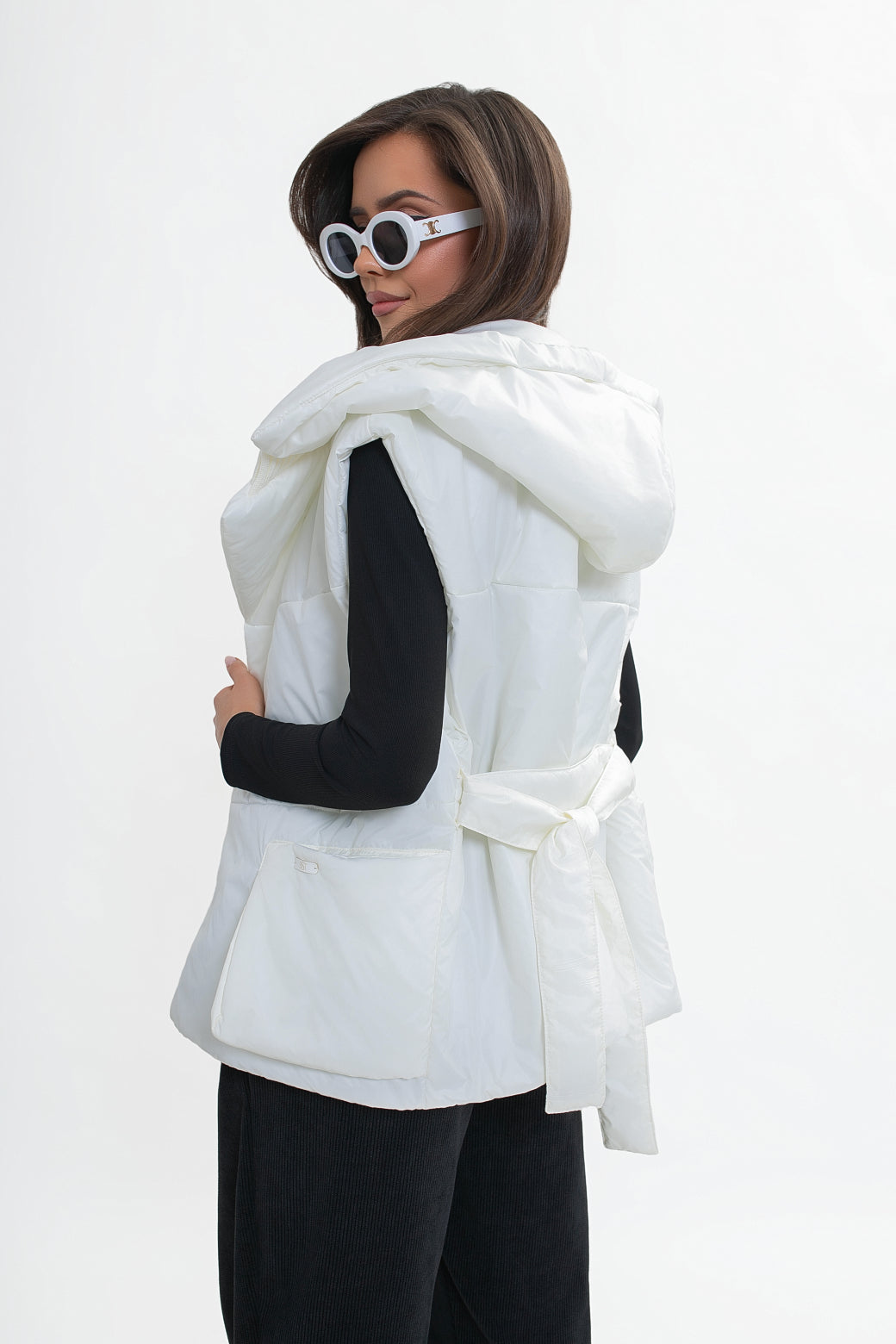 Gilet matelassé pour femme avec capuche et ceinture