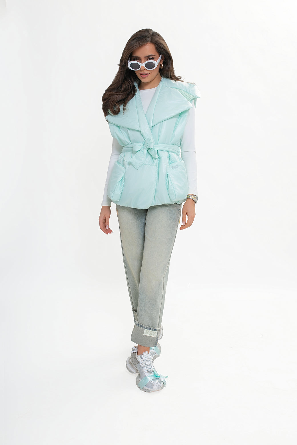 Gilet matelassé pour femme avec capuche et ceinture