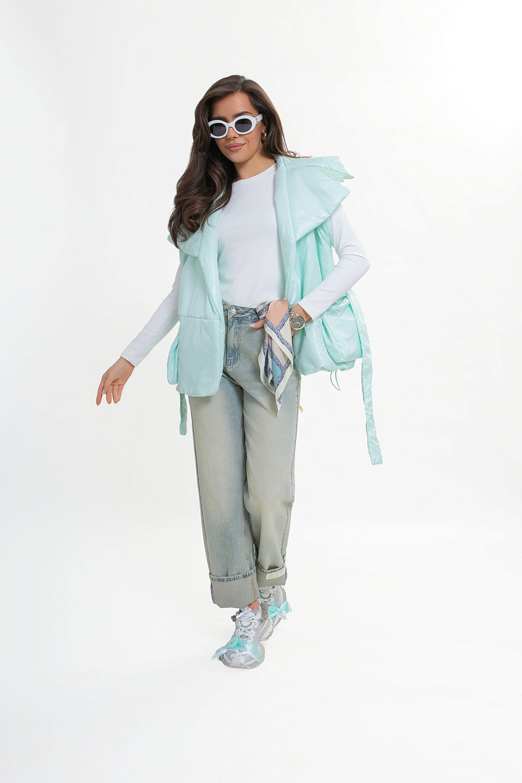 Gilet matelassé pour femme avec capuche et ceinture