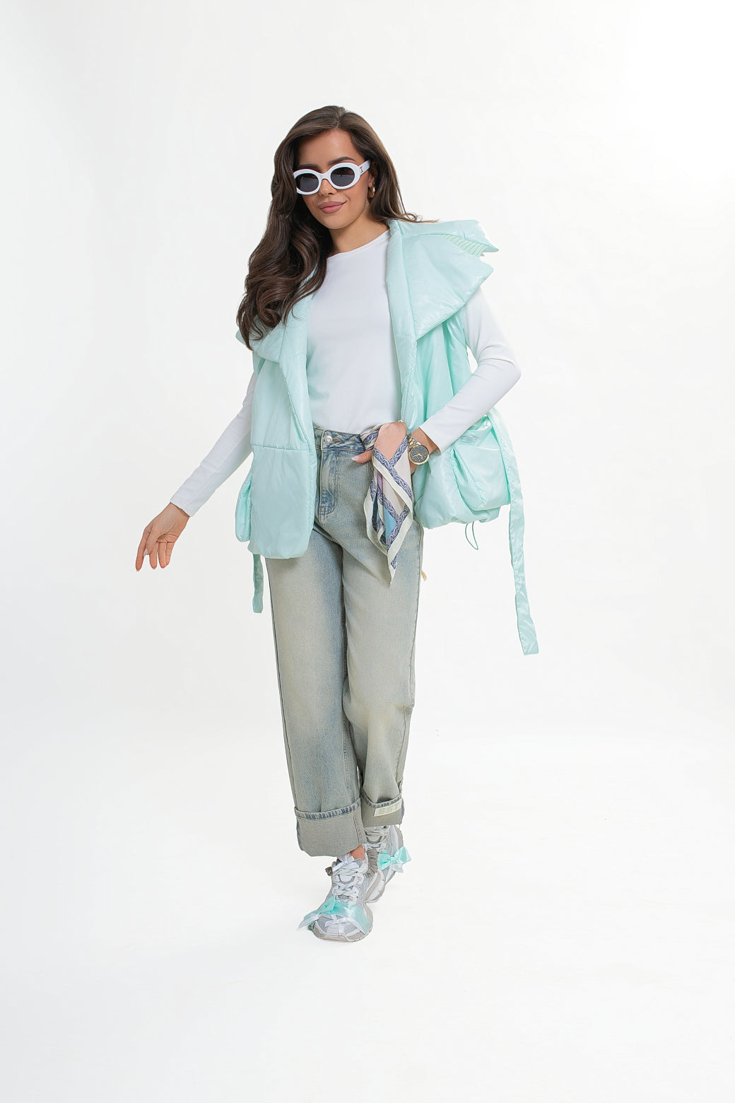 Gilet matelassé pour femme avec capuche et ceinture