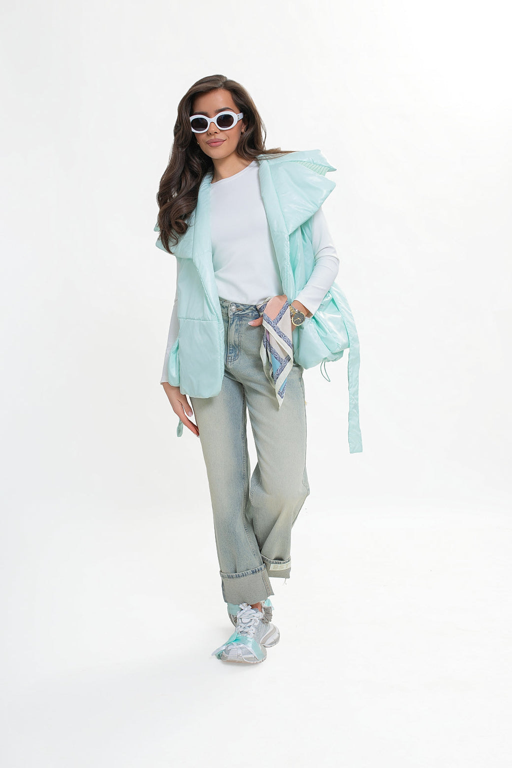 Gilet matelassé pour femme avec capuche et ceinture