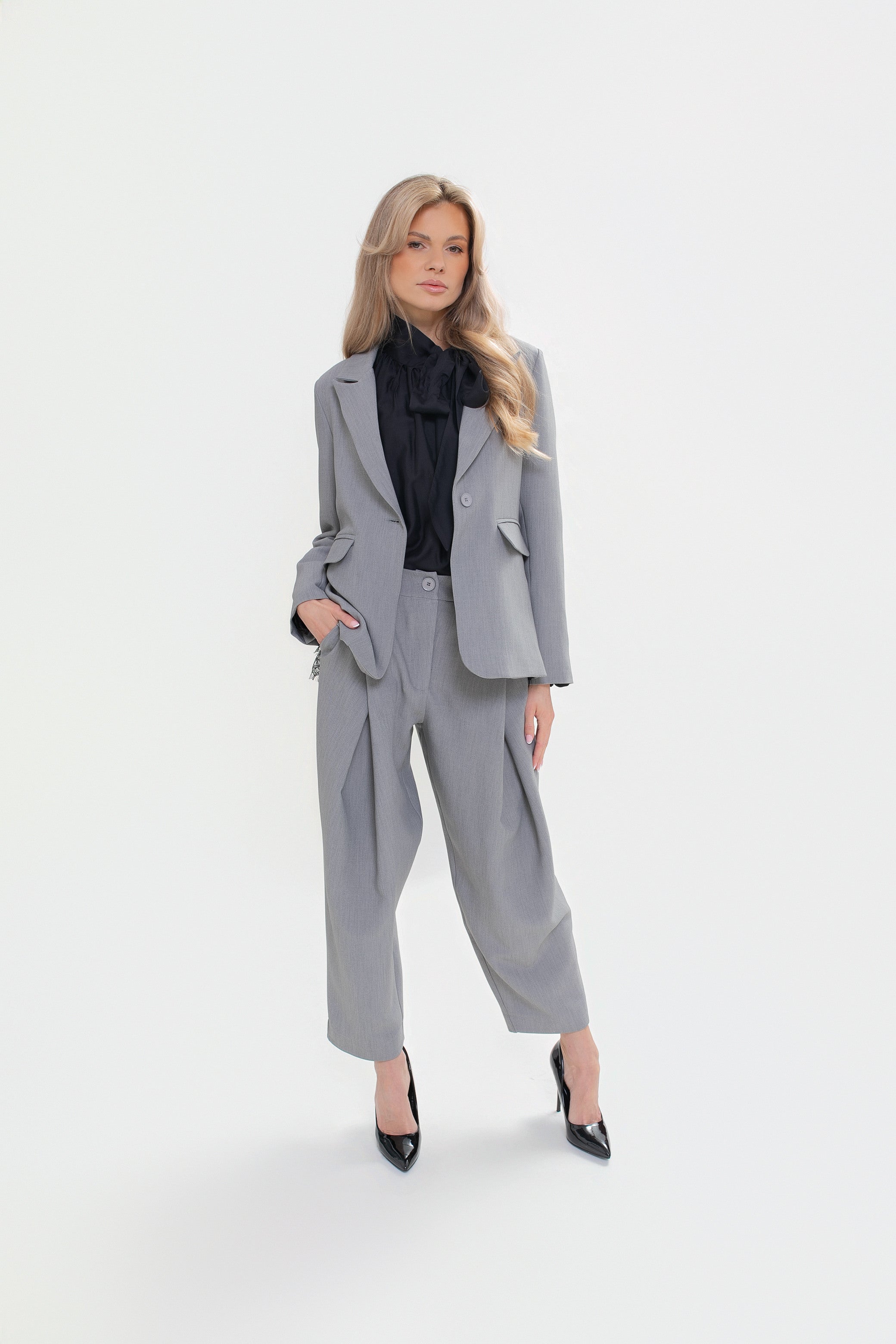 Veste pour femme avec des finitions en dentelle