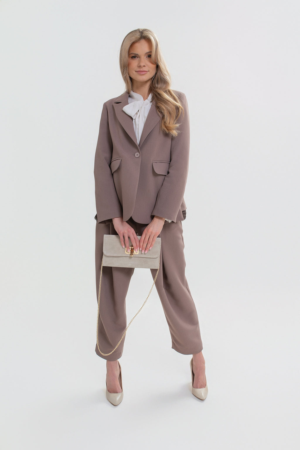 Veste pour femme avec des finitions en dentelle