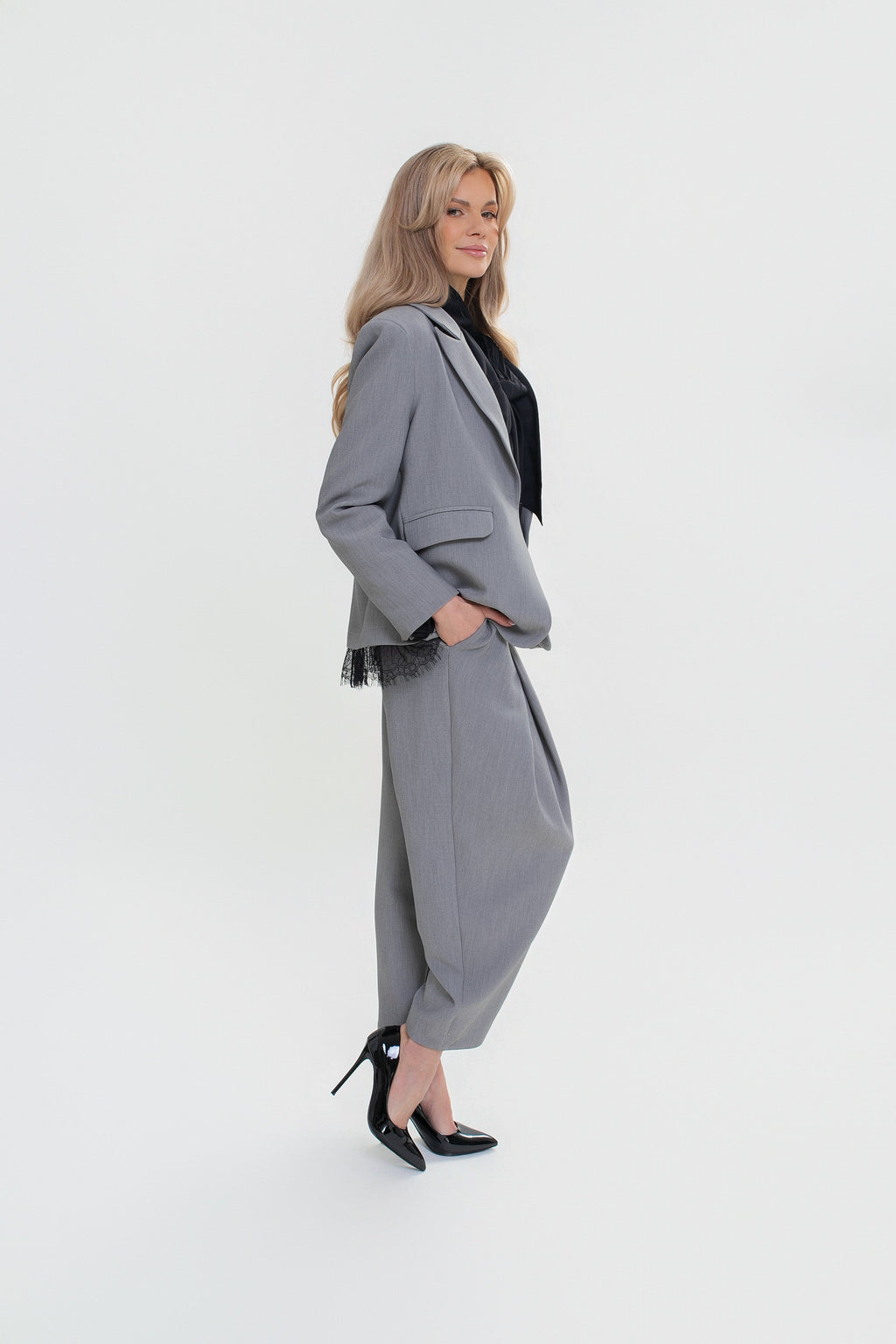 Veste pour femme avec des finitions en dentelle