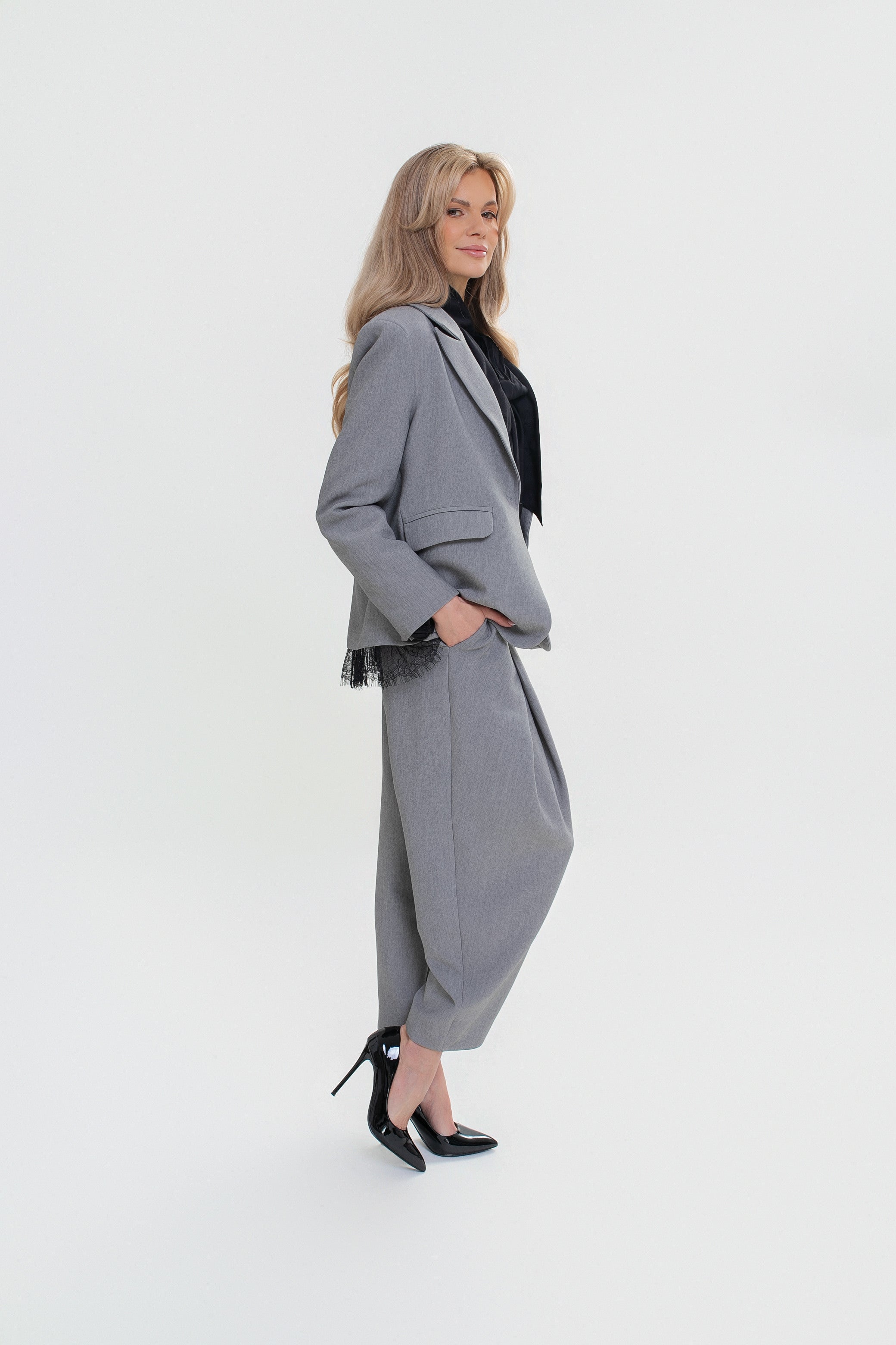 Veste pour femme avec des finitions en dentelle