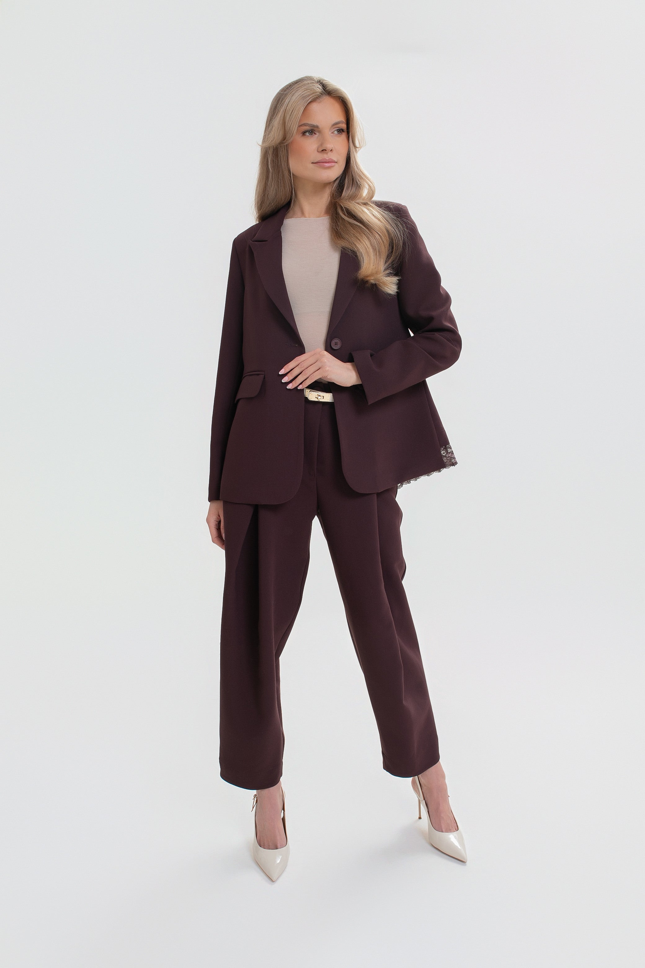 Veste pour femme avec des finitions en dentelle