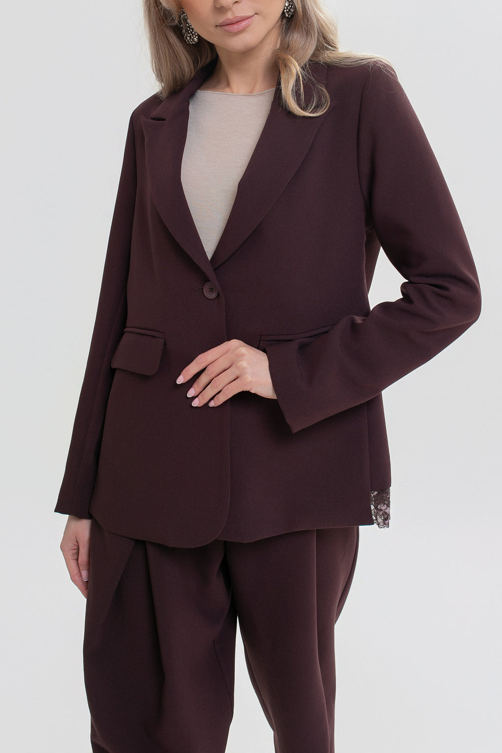 Veste pour femme avec des finitions en dentelle