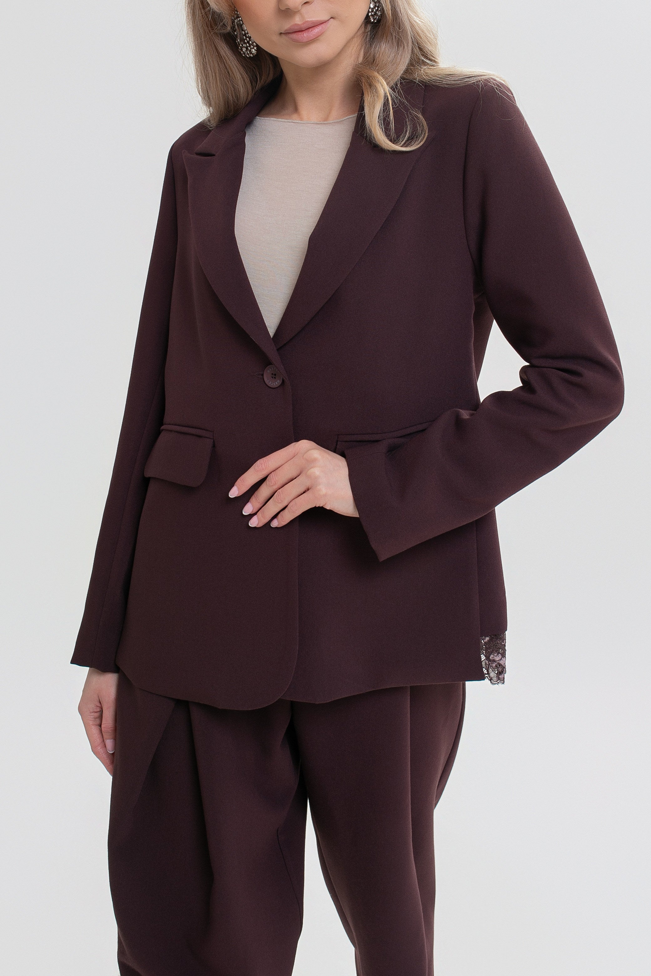 Veste pour femme avec des finitions en dentelle