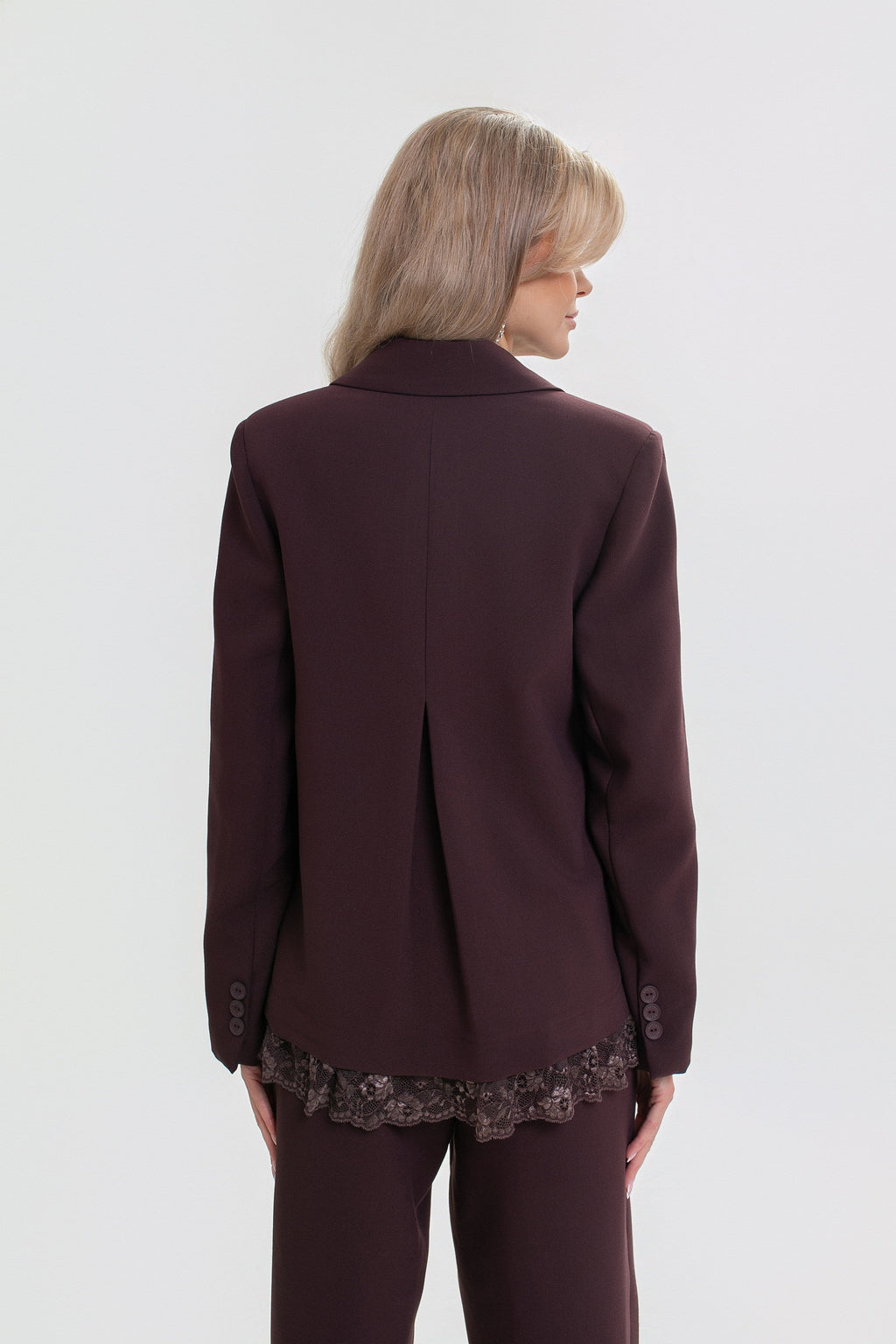 Veste pour femme avec des finitions en dentelle