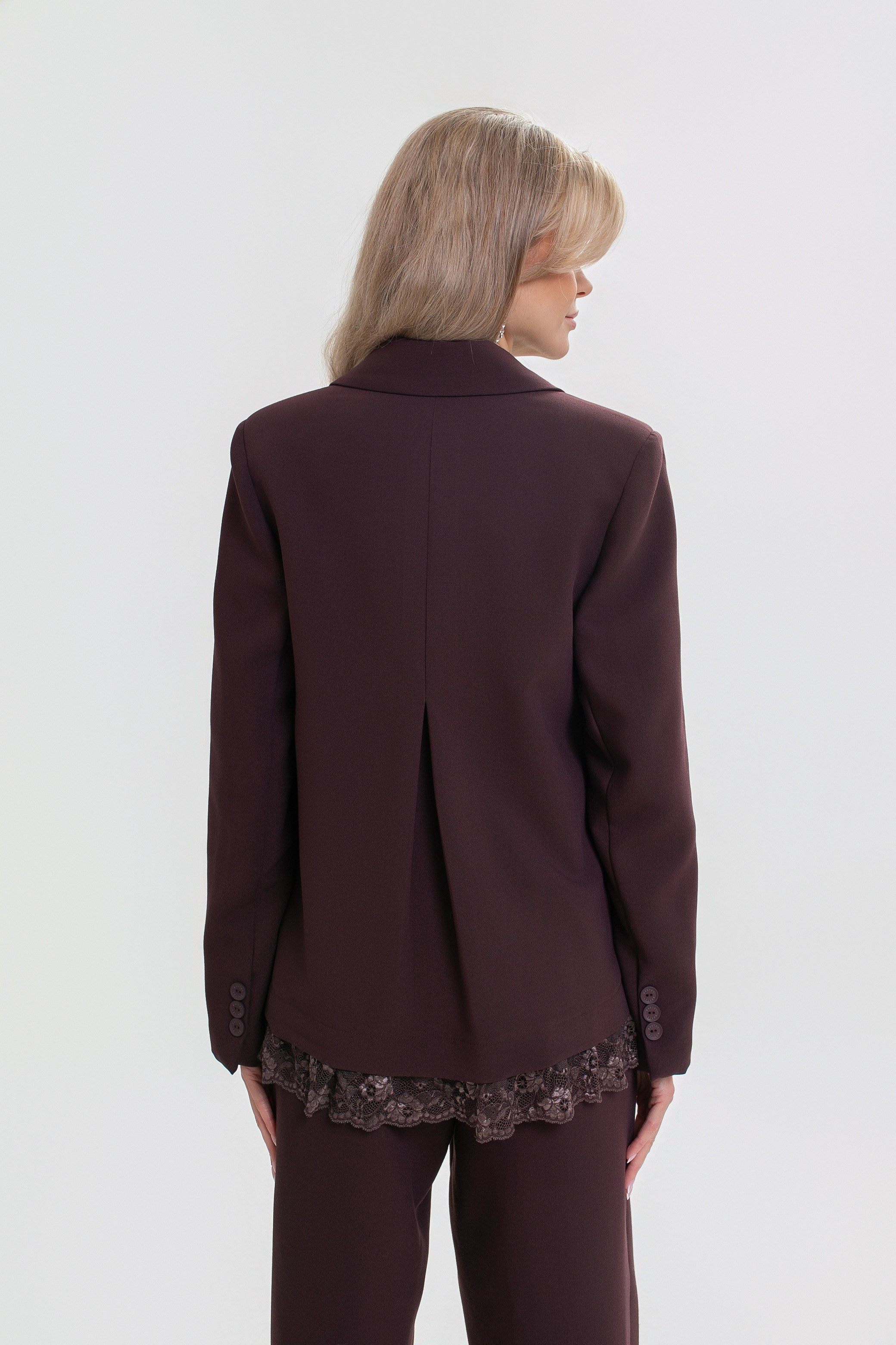 Veste pour femme avec des finitions en dentelle