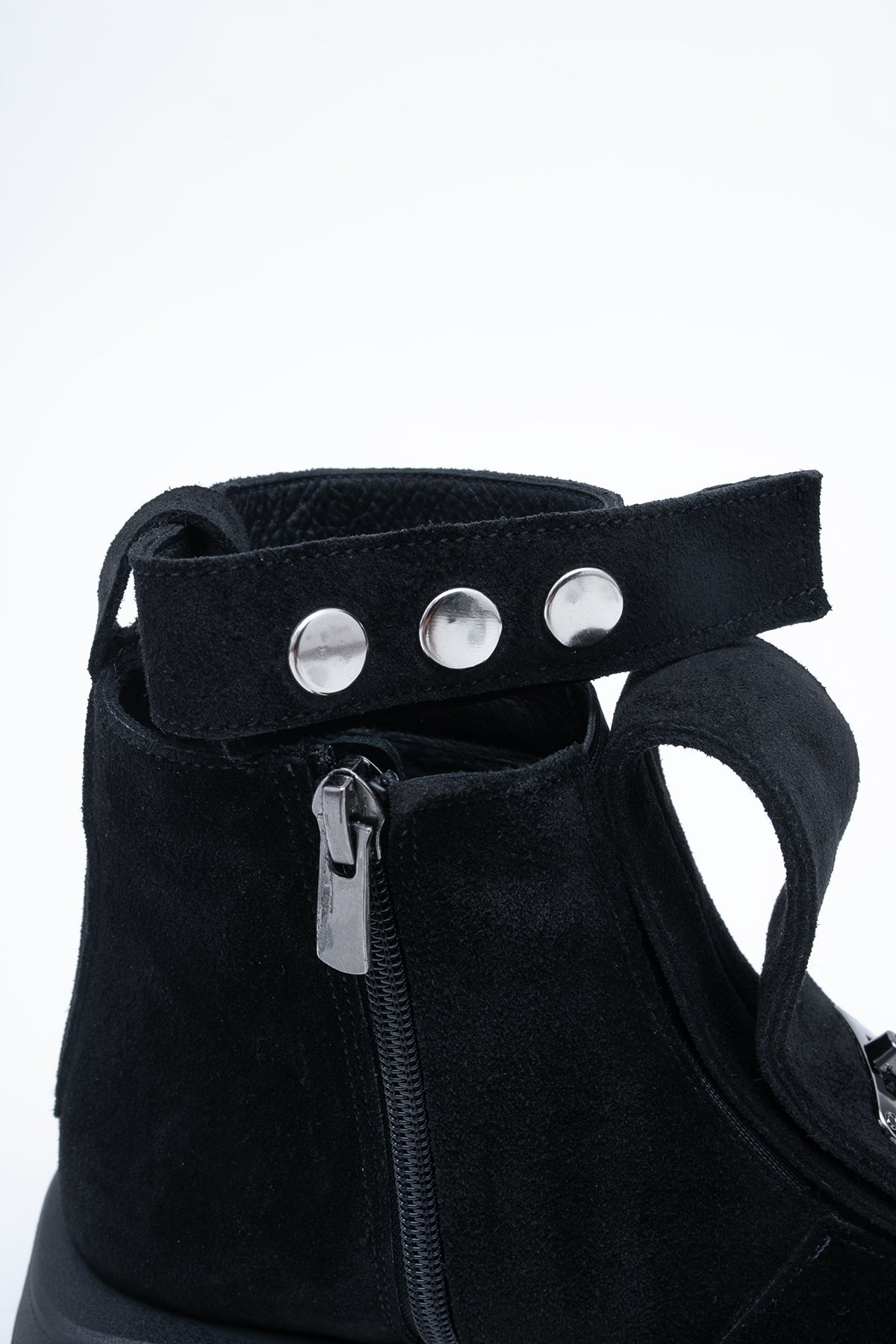 Bottines en daim noir avec lanière décorative 2 en 1