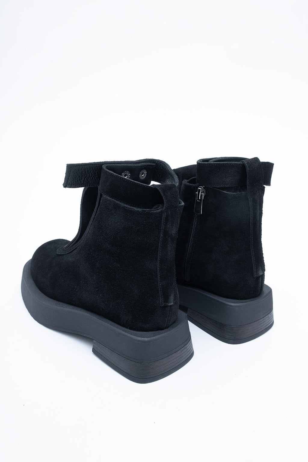 Bottines en daim noir avec lanière décorative 2 en 1